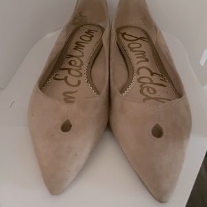 Sam Elliott size 6 suede slip   Beige. Pointed toe.  Classic - sexy.